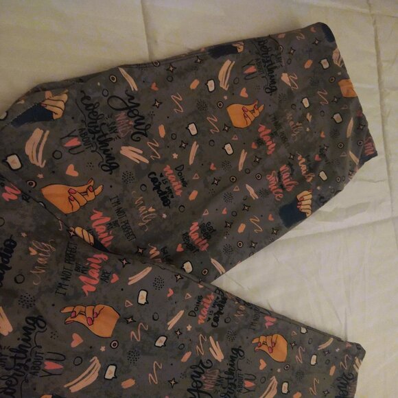 Nail lover grey and pink leggings 2xl - Picture 2 of 6